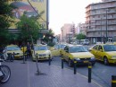 DSC00021 * Taxis jaunes place Karaiskaki * 720 x 540 * (334KB)