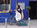 DSC00142 * Sandwich man * 614 x 461 * (240KB)
