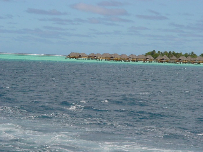 Pilotis et lagon